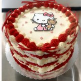 Heart cake with 3D printed character topper